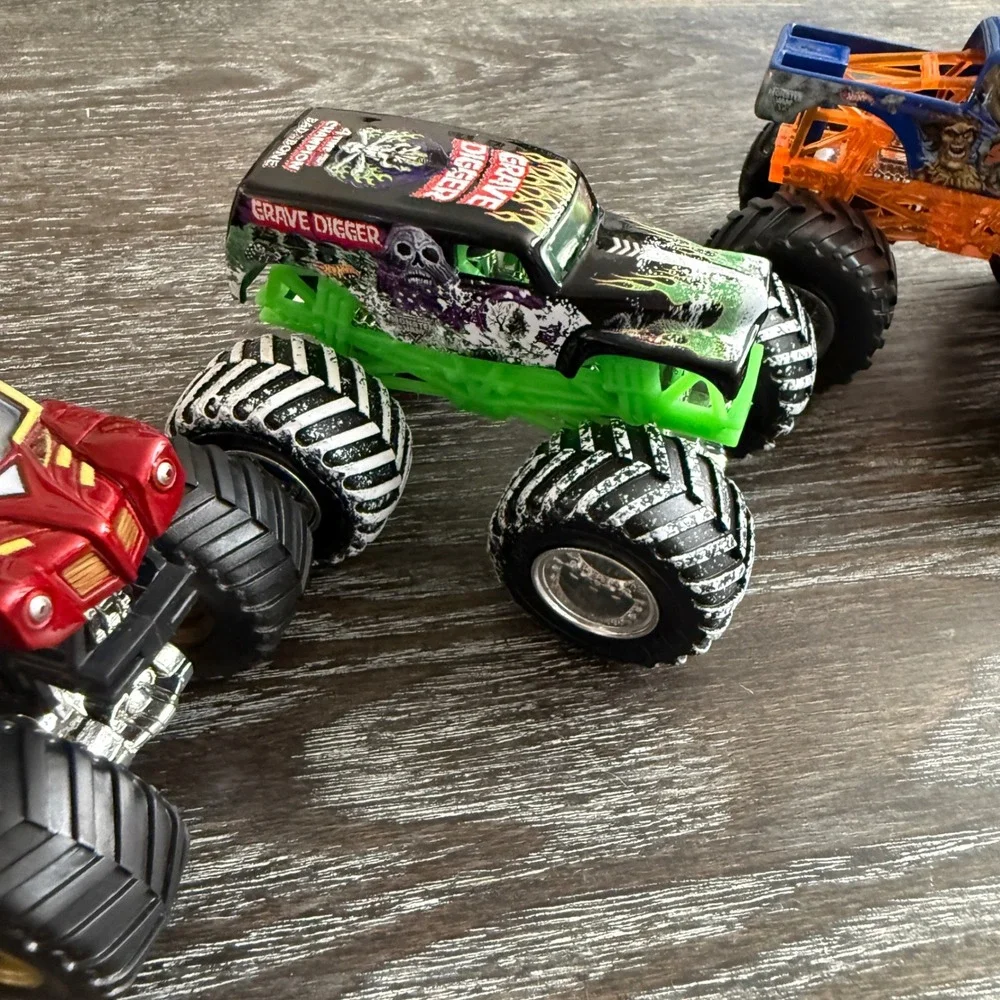 Hot Wheels Monster Jam‎ Lot of 3 Trucks Grave Digger Iron Man Stone Crusher